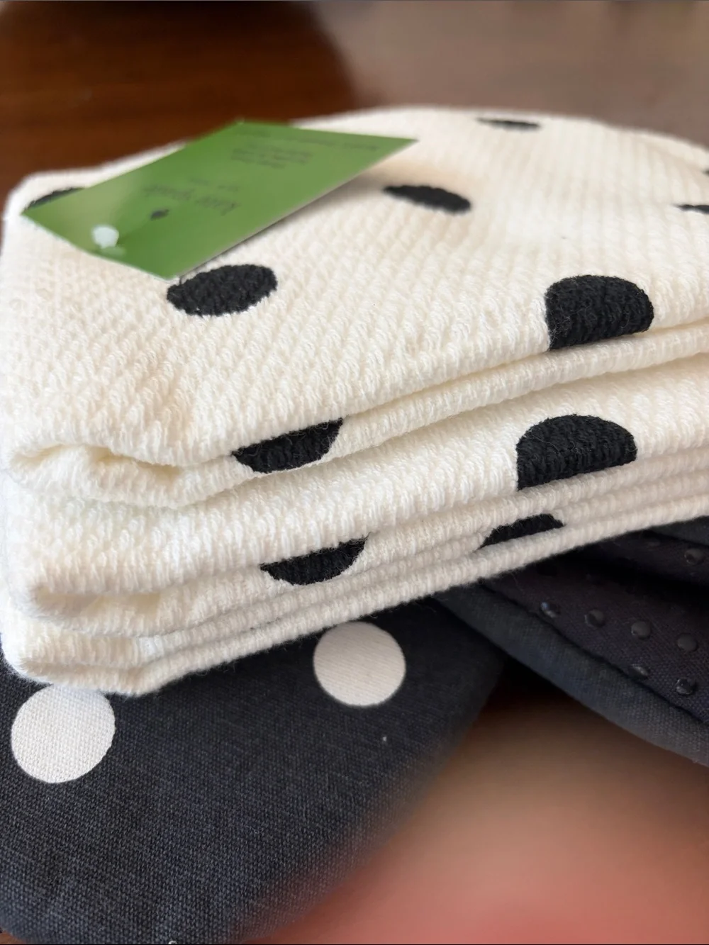 NWT kate spade 5 piece bundle 2 oven mitts and set of 3 dish towels